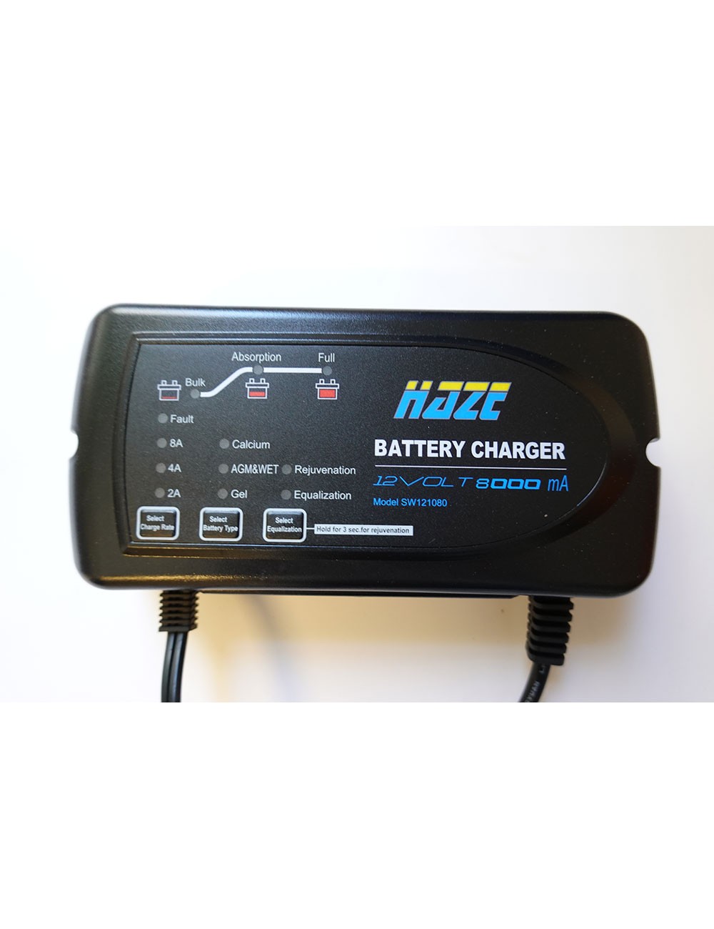 Chargeur HAZE 12V 8A pour batteries 32120 Ah